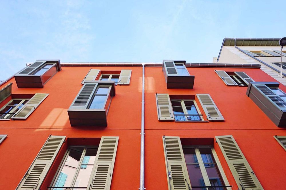 L'Abeille – Nice apartments behind Napoleon's garden wall