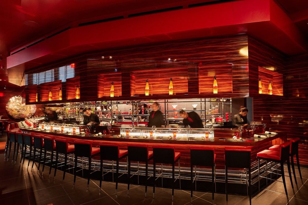 L'Atelier de Joël Robuchon Miami – the counter that faces the fire