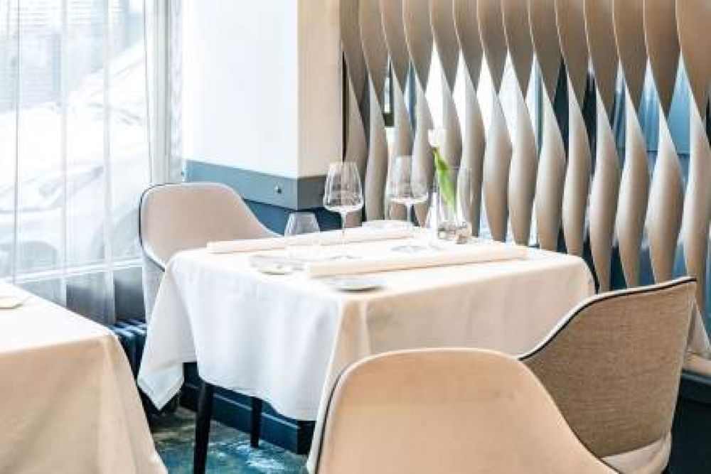 L'Axel – Fontainebleau's quiet duet of Oita and Burgundy