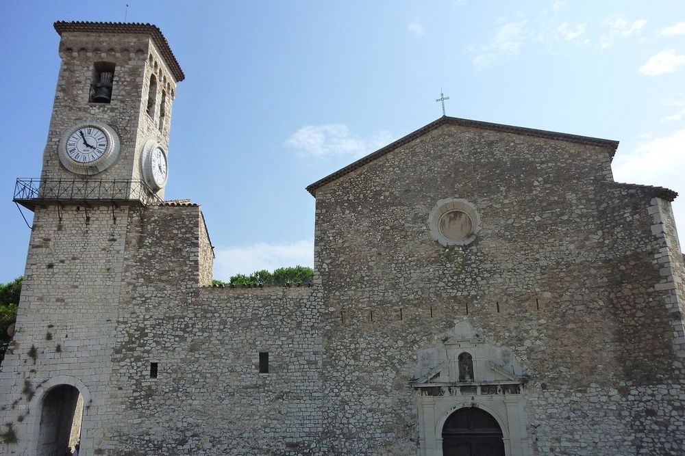 Le Suquet in Cannes – the old town on the hill, from Forville to the castle tower