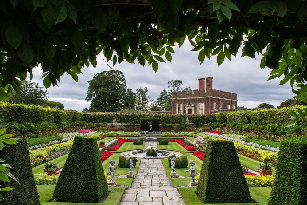 Hampton Court Palace – Henry VIII's Thames palace and Wren's Baroque wing