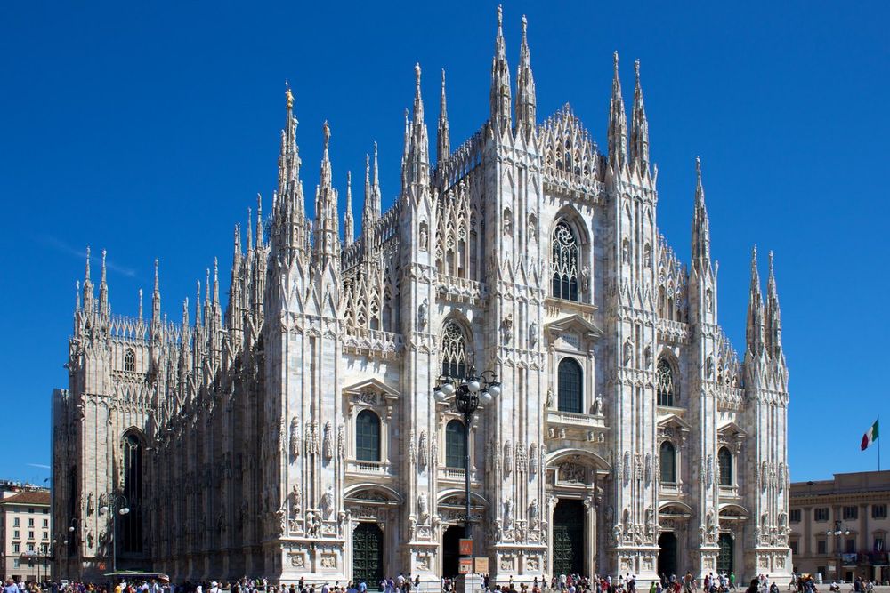 Duomo di Milano – the rooftops, the Madonnina and 600 years of marble