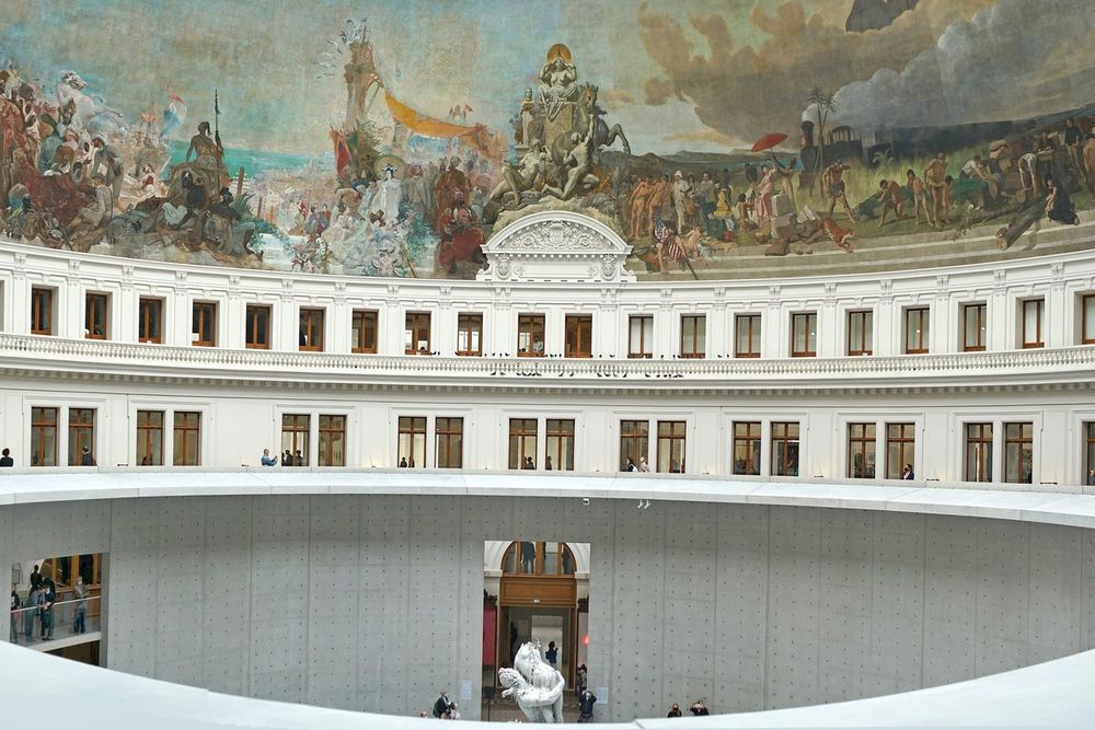 Bourse de Commerce – Pinault Collection in the old wheat hall in Paris