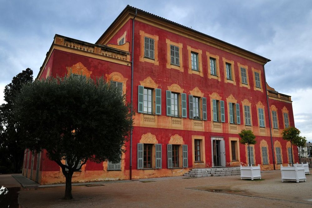 Musée Matisse in Nice – the red villa among the olive trees in Cimiez