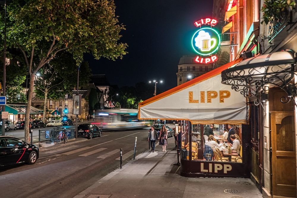 Brasserie Lipp on boulevard Saint-Germain at night