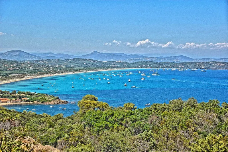 Ramatuelle and Pampelonne – the hilltop village and the beach below