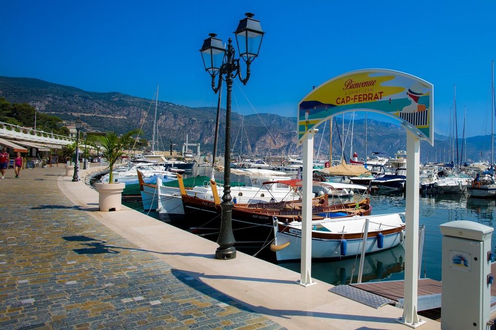 The harbour of Saint-Jean-Cap-Ferrat and its quayside cafés