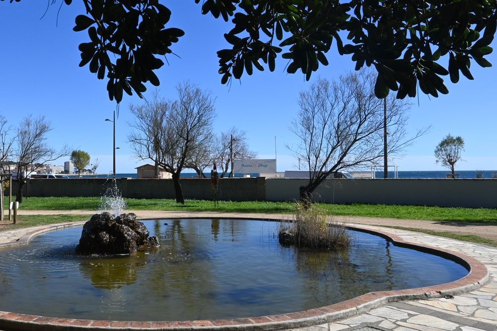 A round pond with a rock fountain in the Jardin botanique des Myrtes, Sainte-Maxime