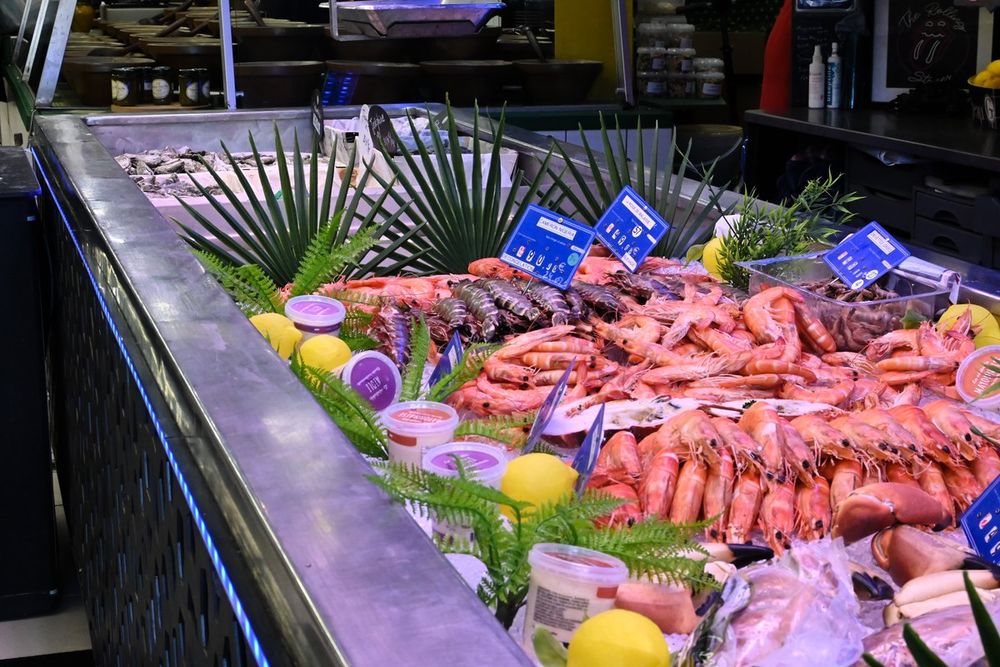 Prawns, fish and lemons on ice at the fishmonger's counter in the Marché couvert, Sainte-Maxime