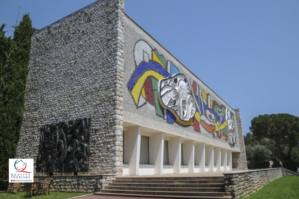 The monumental Léger mosaic on the stone façade of the Musée national Fernand Léger in Biot